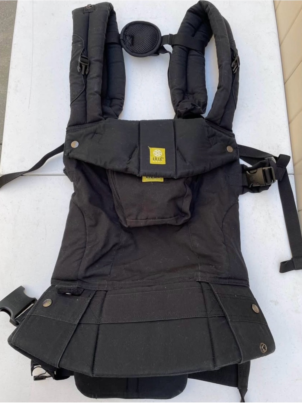 Lillebaby Hands Free Carrier in Black